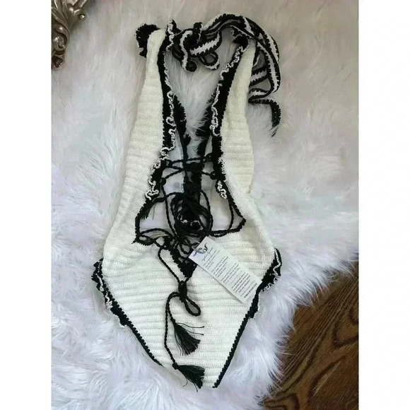 My Beachy Side Rio One Piece Swimsuit White and Black Crochet NEW, NWT! - Picture 3 of 5